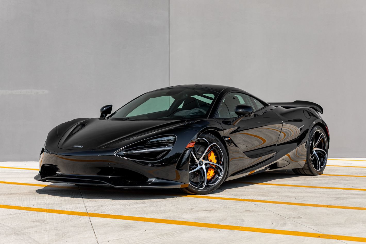 Used 2024 McLaren 750S RWD image 1