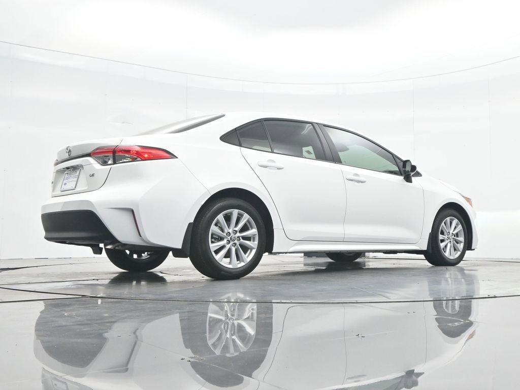 Used 2025 Toyota Corolla LE w/ LE Premium Package FWD image 30