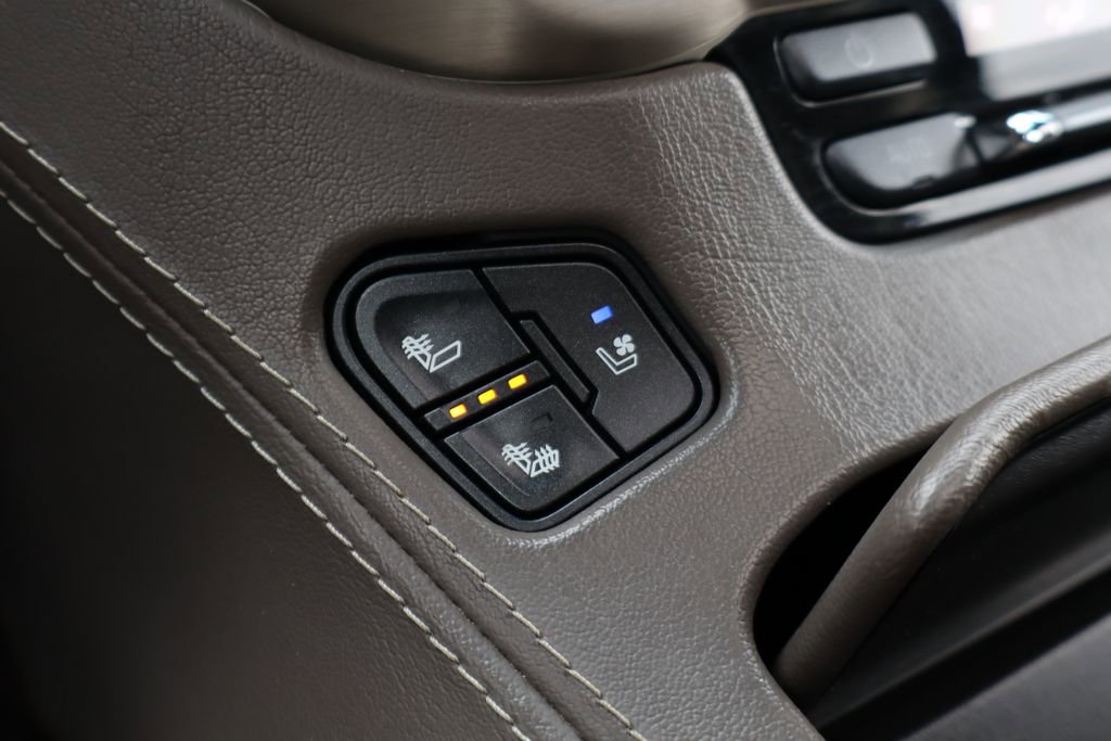 Used 2017 GMC Yukon XL Denali w/ Open Road Package image 25