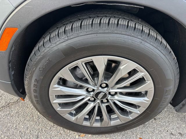 Used 2025 Cadillac XT4 Premium Luxury image 9