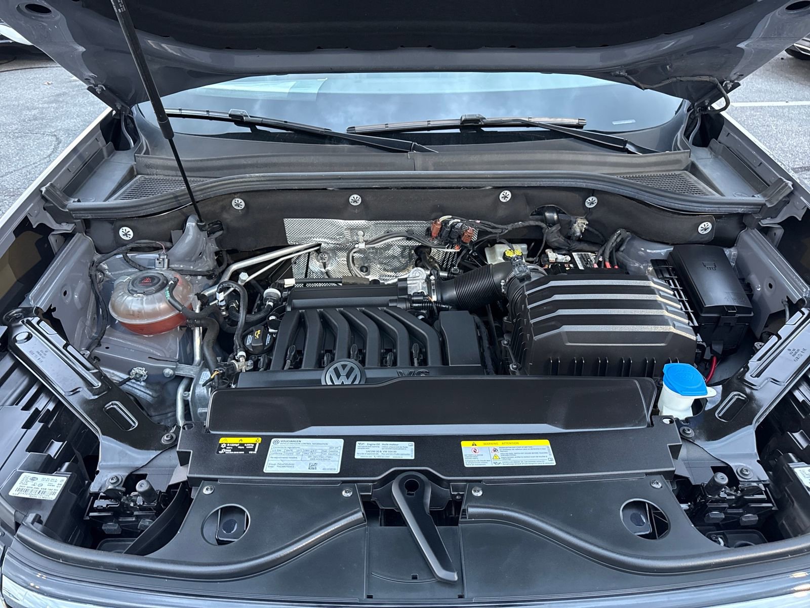 Certified 2023 Volkswagen Atlas Cross Sport SEL Premium R-Line image 23