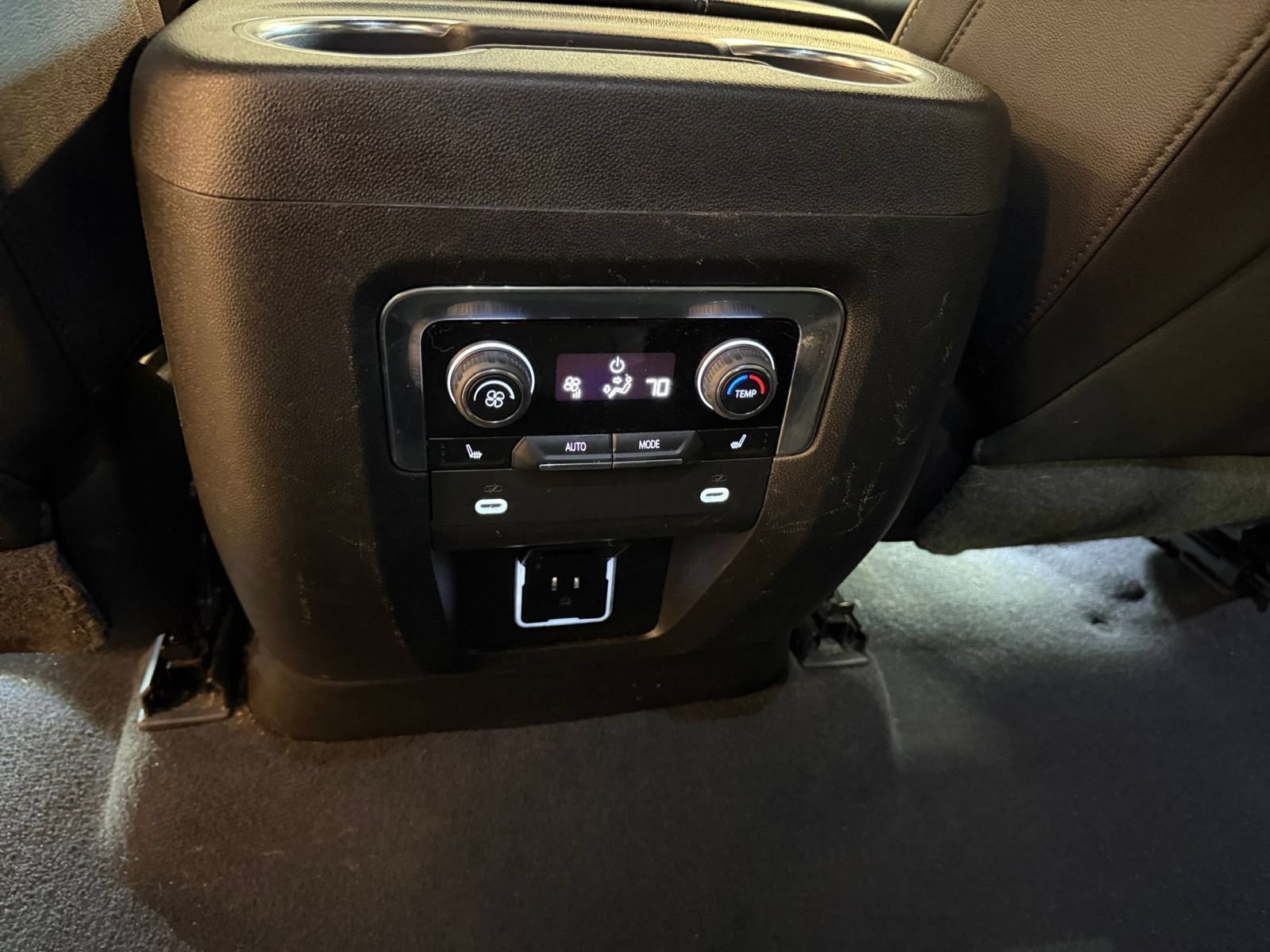 Used 2023 Chevrolet Suburban Premier AWD/4WD image 24