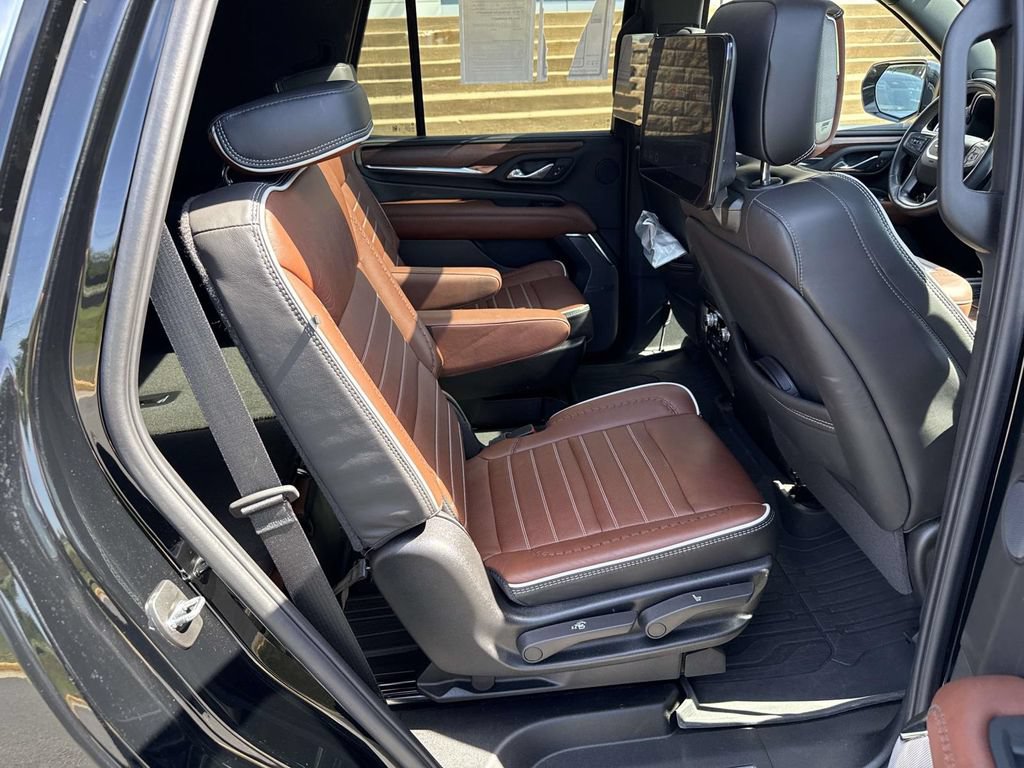 Used 2024 GMC Yukon Denali Ultimate AWD/4WD image 11