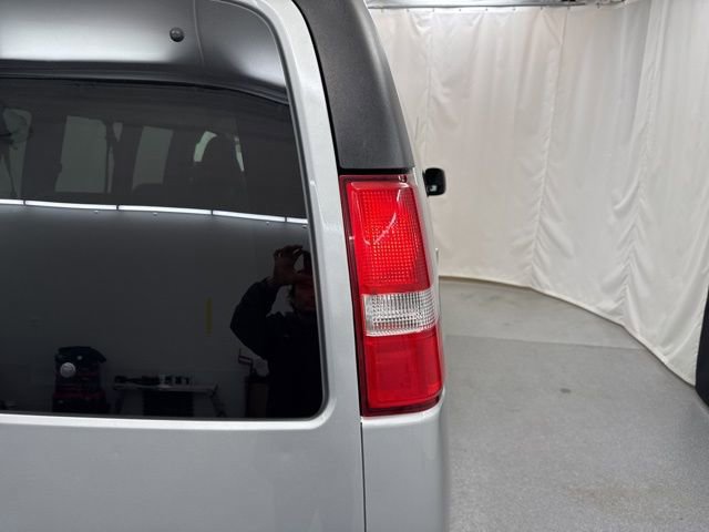 Used 2020 Chevrolet Express 2500 LT w/ LT Preferred Equipment Group RWD image 10