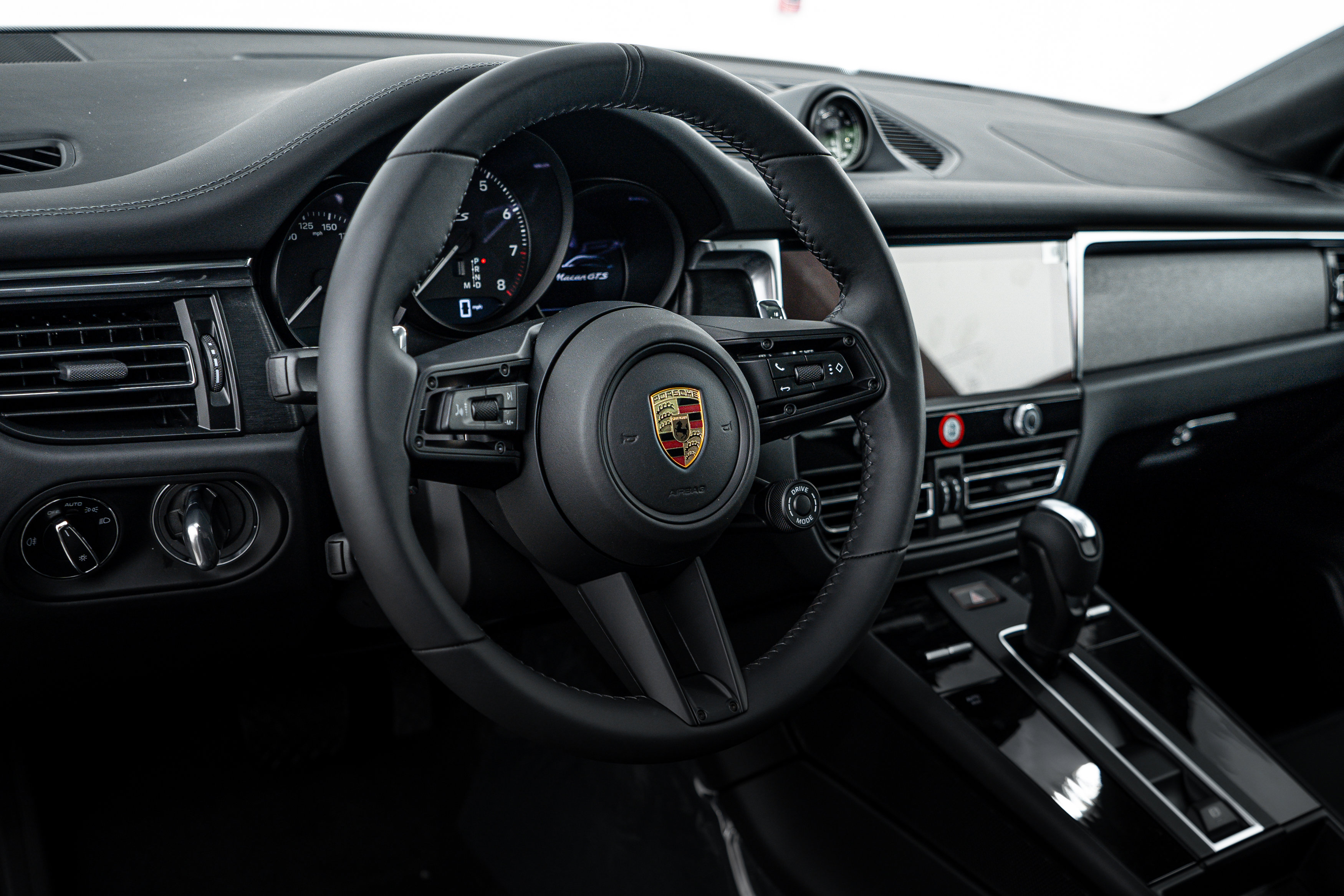 New 2026 Porsche Macan GTS image 13
