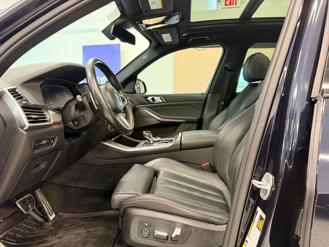 Used 2019 BMW X5 xDrive40i w/ M Sport Package AWD/4WD image 18