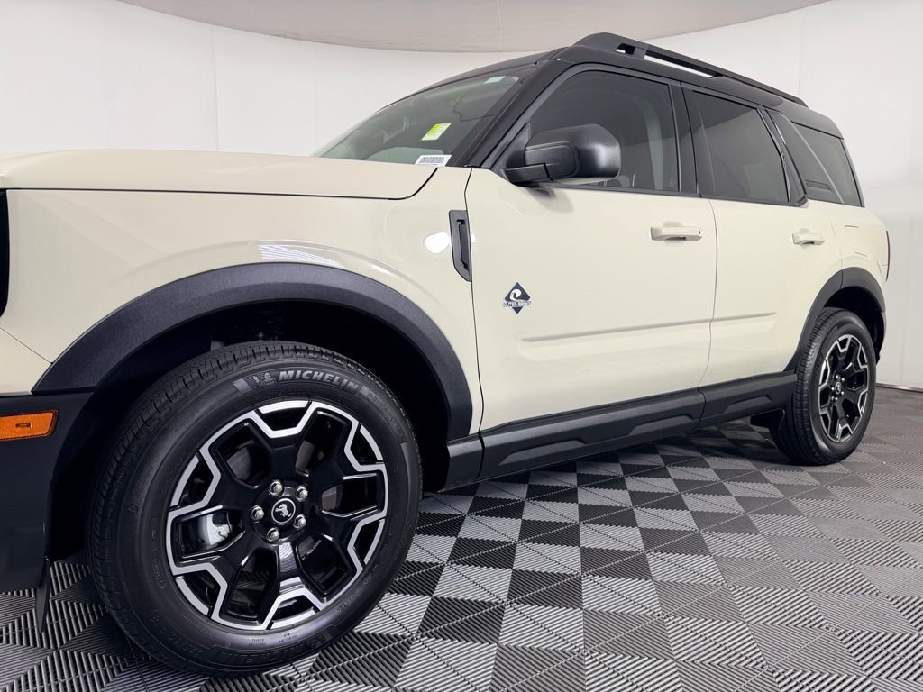 Used 2025 Ford Bronco Sport Outer Banks image 10