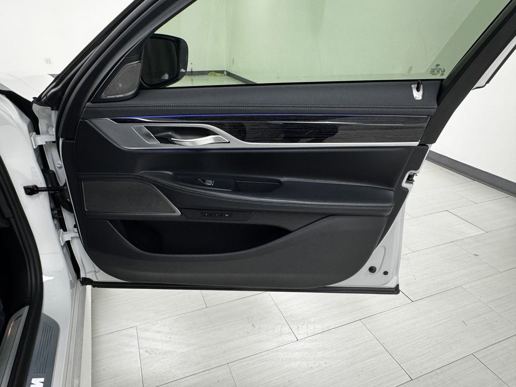Used 2022 BMW 750i xDrive w/ Autobahn Package image 13