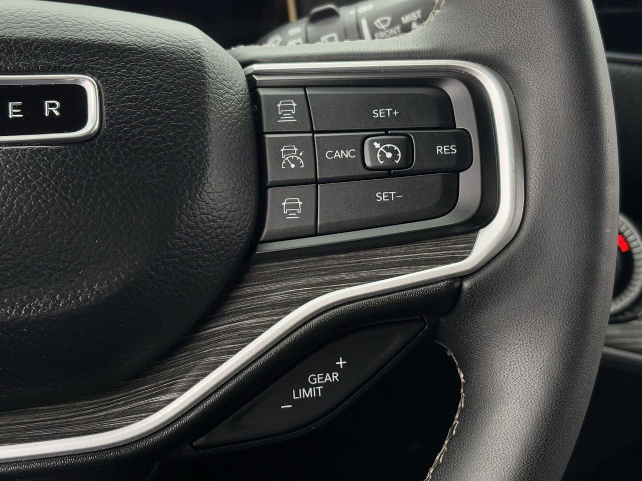 Used 2024 Jeep Wagoneer L Series II image 17