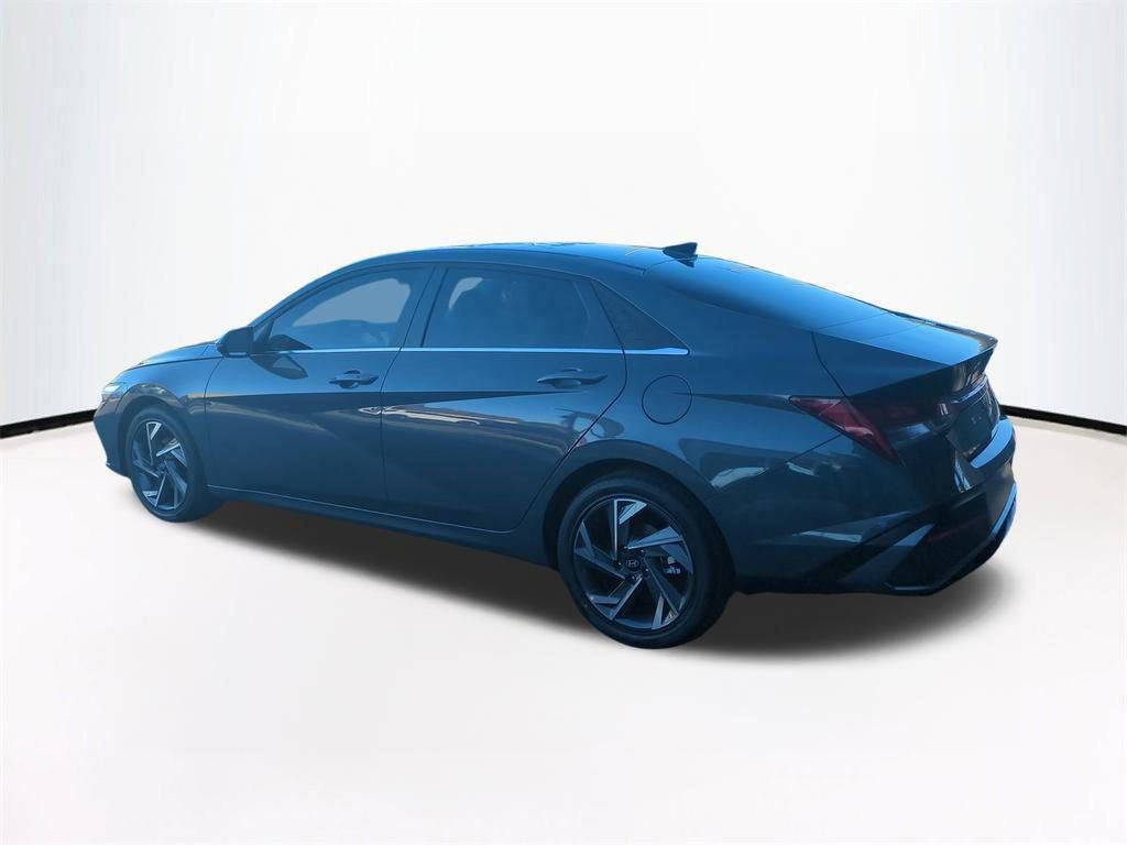 New 2026 Hyundai Elantra Limited image 7