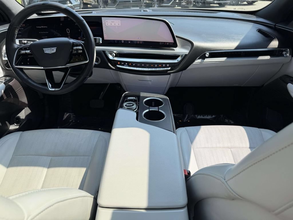 Used 2024 Cadillac Lyriq Luxury w/ LPO, Floor Liner Package AWD/4WD image 18