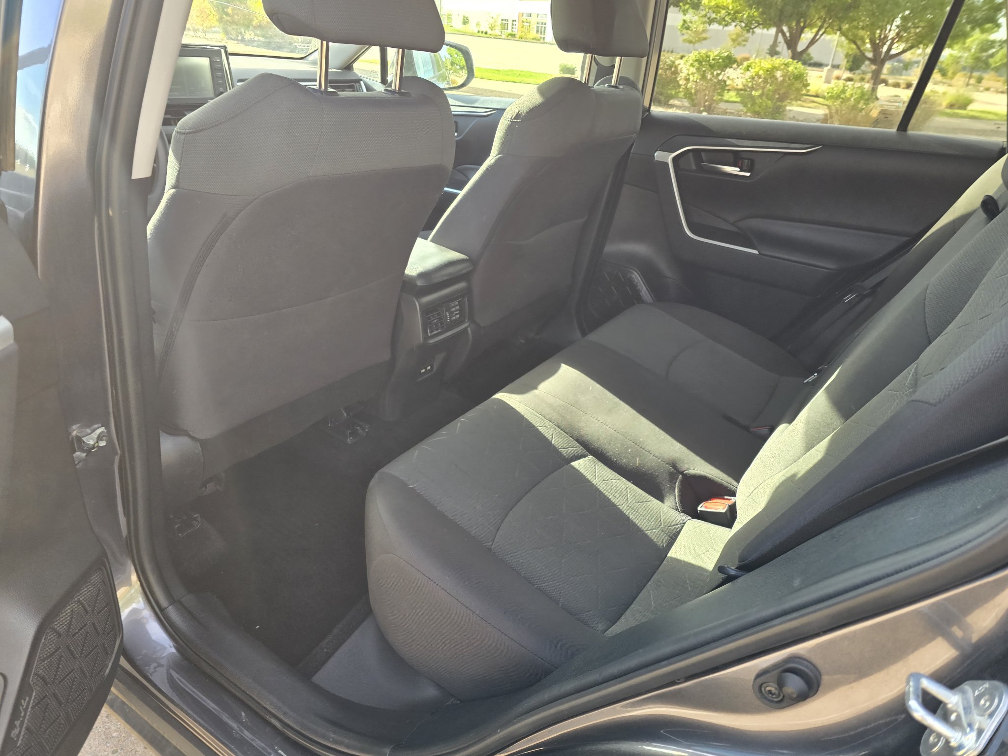 Used 2021 Toyota RAV4 XLE AWD/4WD image 15