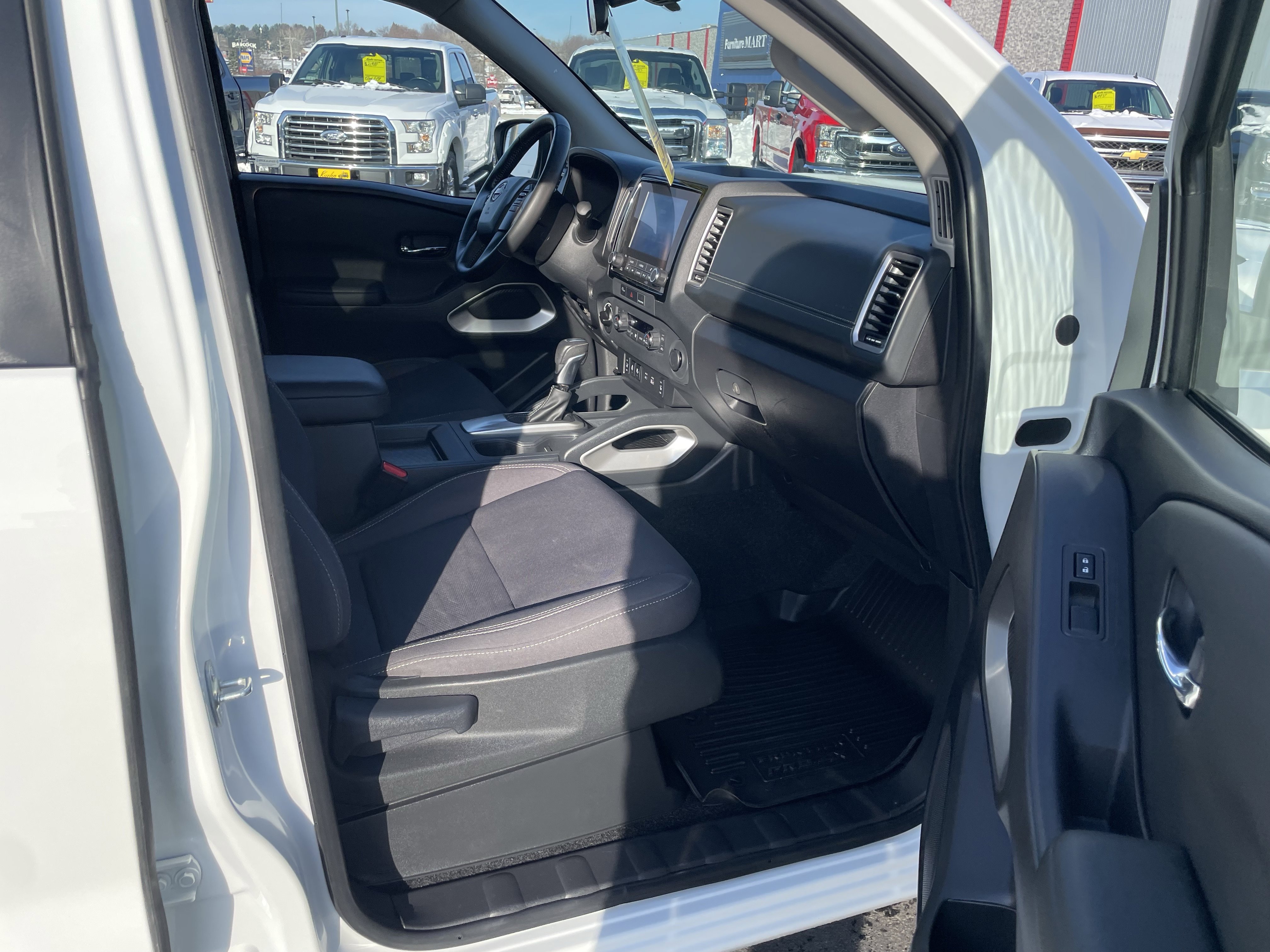 Used 2023 Nissan Frontier SV w/ Technology Package image 30