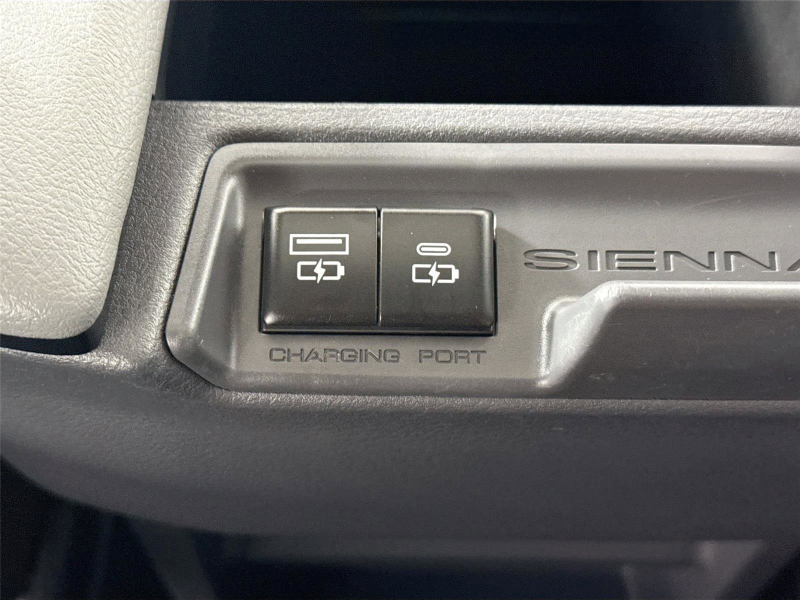 Certified 2023 Toyota Sienna XLE image 40