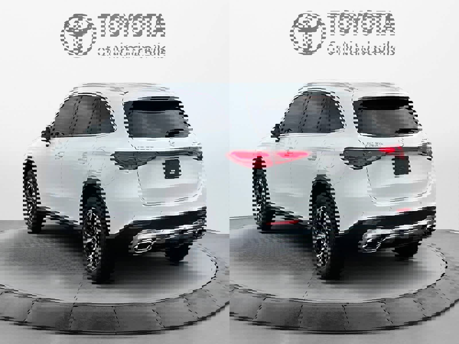 Used 2025 Mercedes-Benz GLC 350e 4MATIC image 4