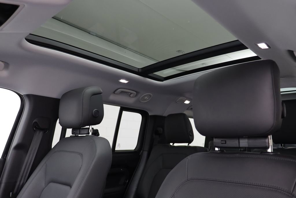 Used 2025 Land Rover Defender 130 S image 14