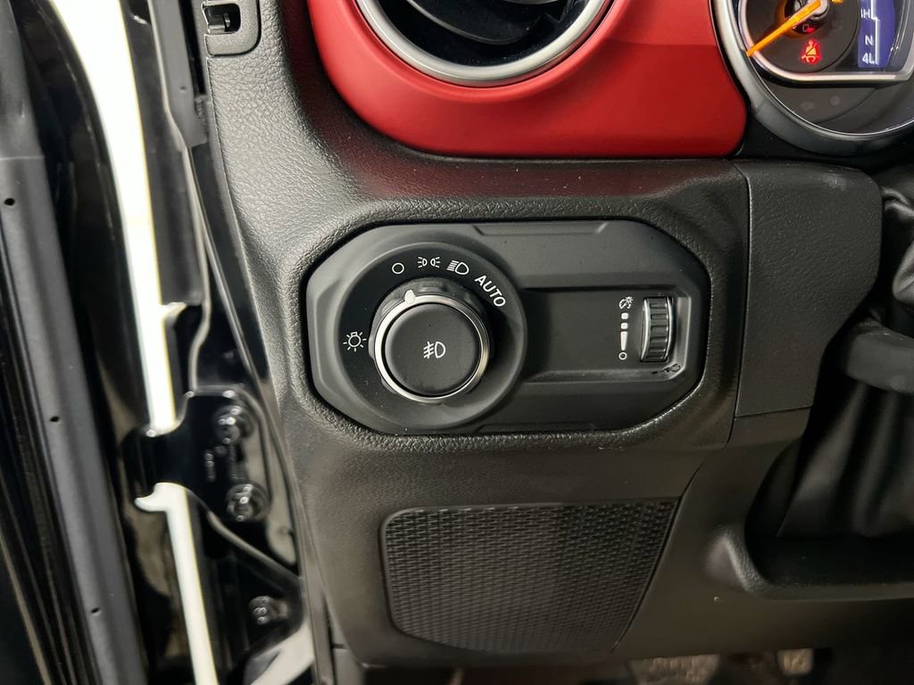 Used 2023 Jeep Wrangler Unlimited Rubicon AWD/4WD image 18