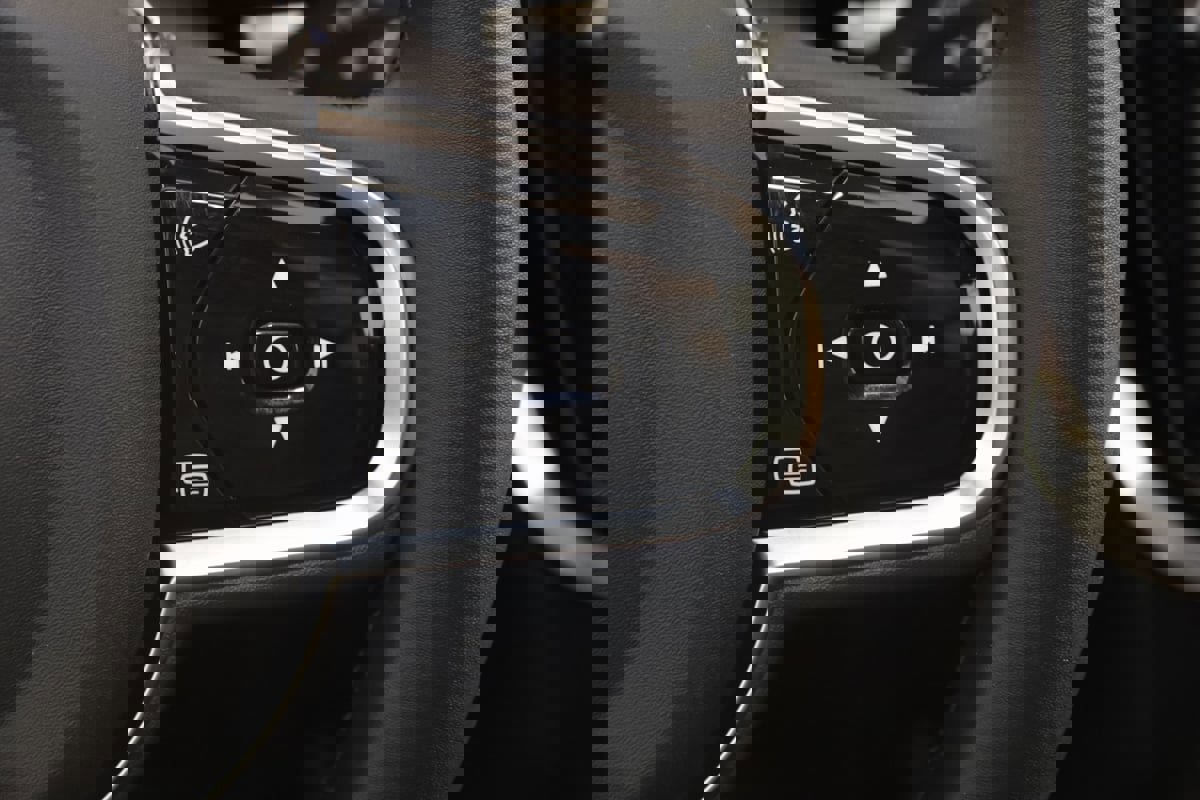 Used 2024 Volvo V60 B5 Cross Country Plus image 36