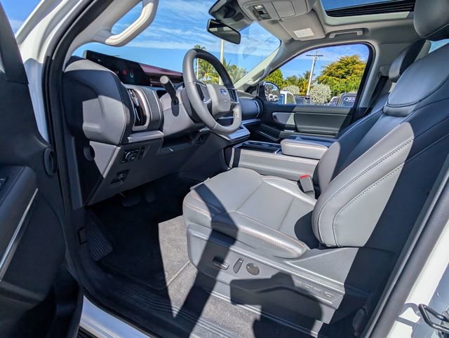 Certified 2025 Ford Expedition Active image 6