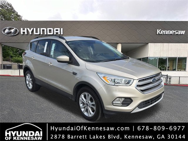 Used 2017 Ford Escape SE w/ Equipment Group 201A image 1