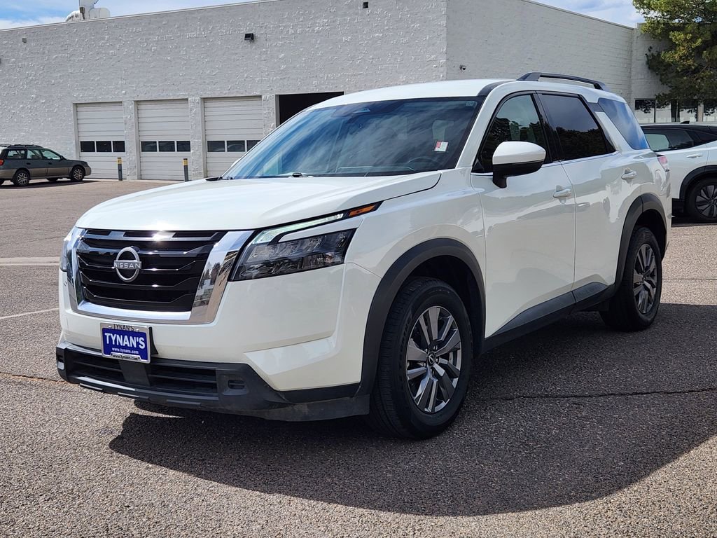 Used 2025 Nissan Pathfinder SV image 6