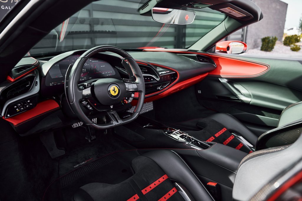 Used 2022 Ferrari SF90 Spider image 2