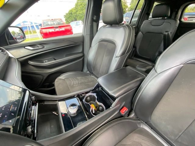 Used 2023 Jeep Grand Cherokee L Laredo AWD/4WD image 14