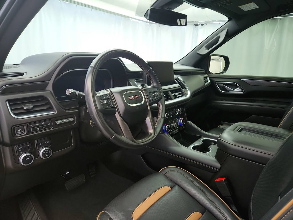 Used 2022 GMC Yukon XL AT4 w/ Technology Package AWD/4WD image 9