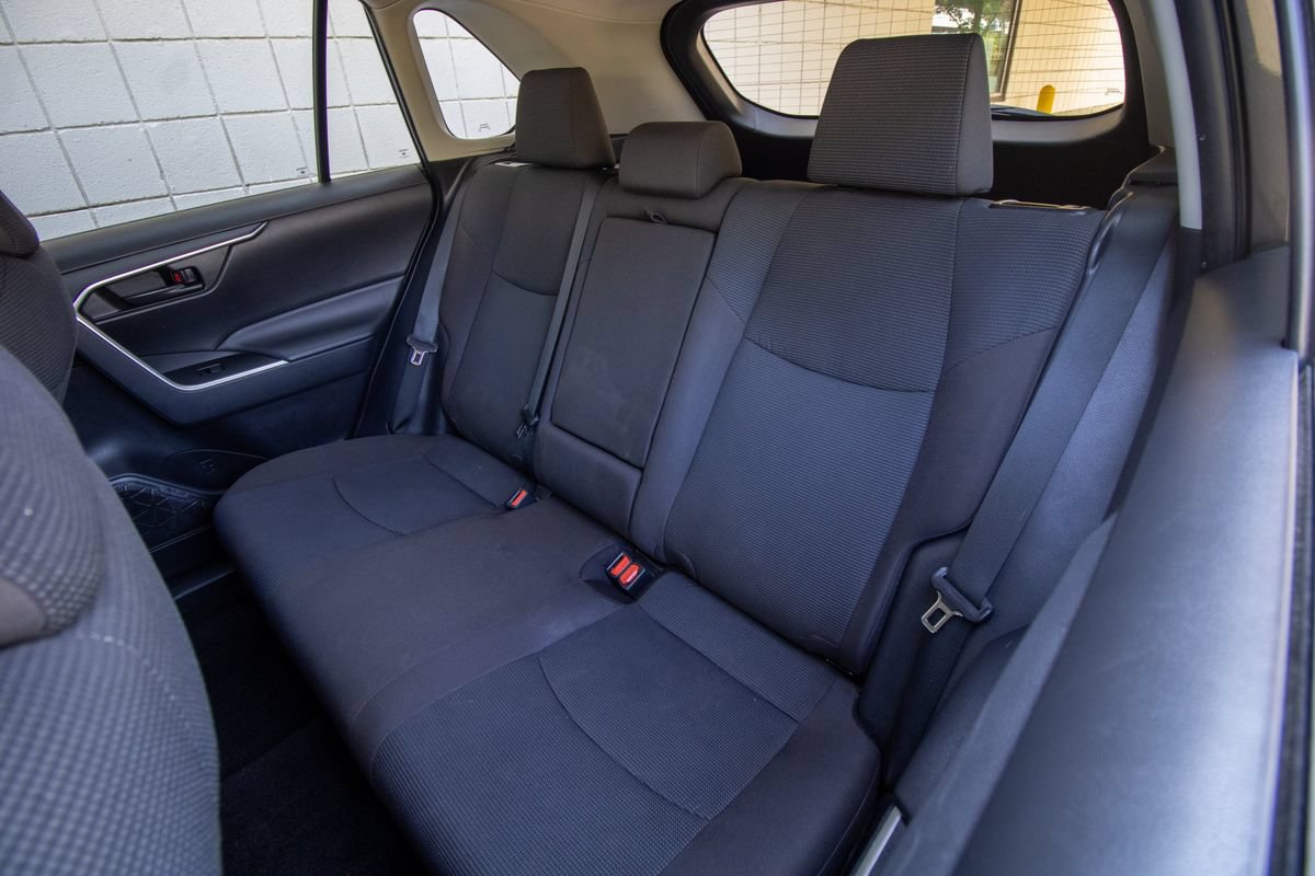 Used 2022 Toyota RAV4 LE FWD image 16