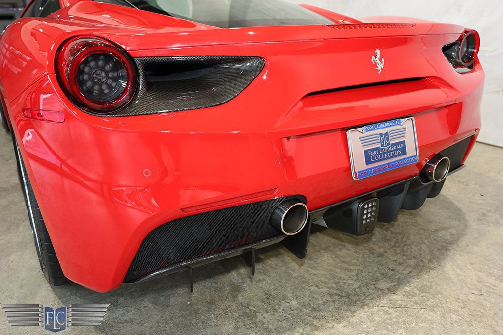 Used 2018 Ferrari 488 GTB RWD image 12