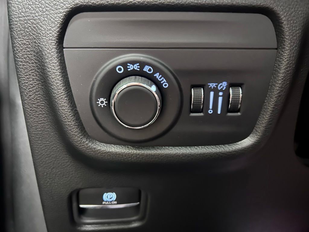 Used 2024 Jeep Grand Cherokee Altitude AWD/4WD image 7
