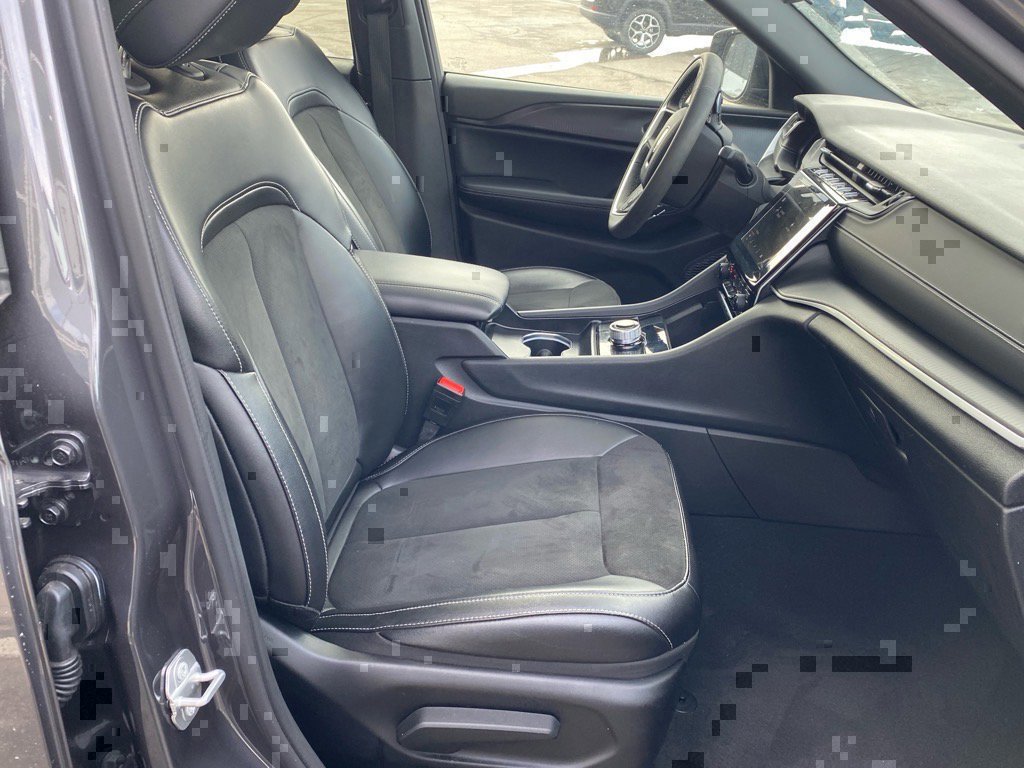 Used 2024 Jeep Grand Cherokee L Altitude image 24