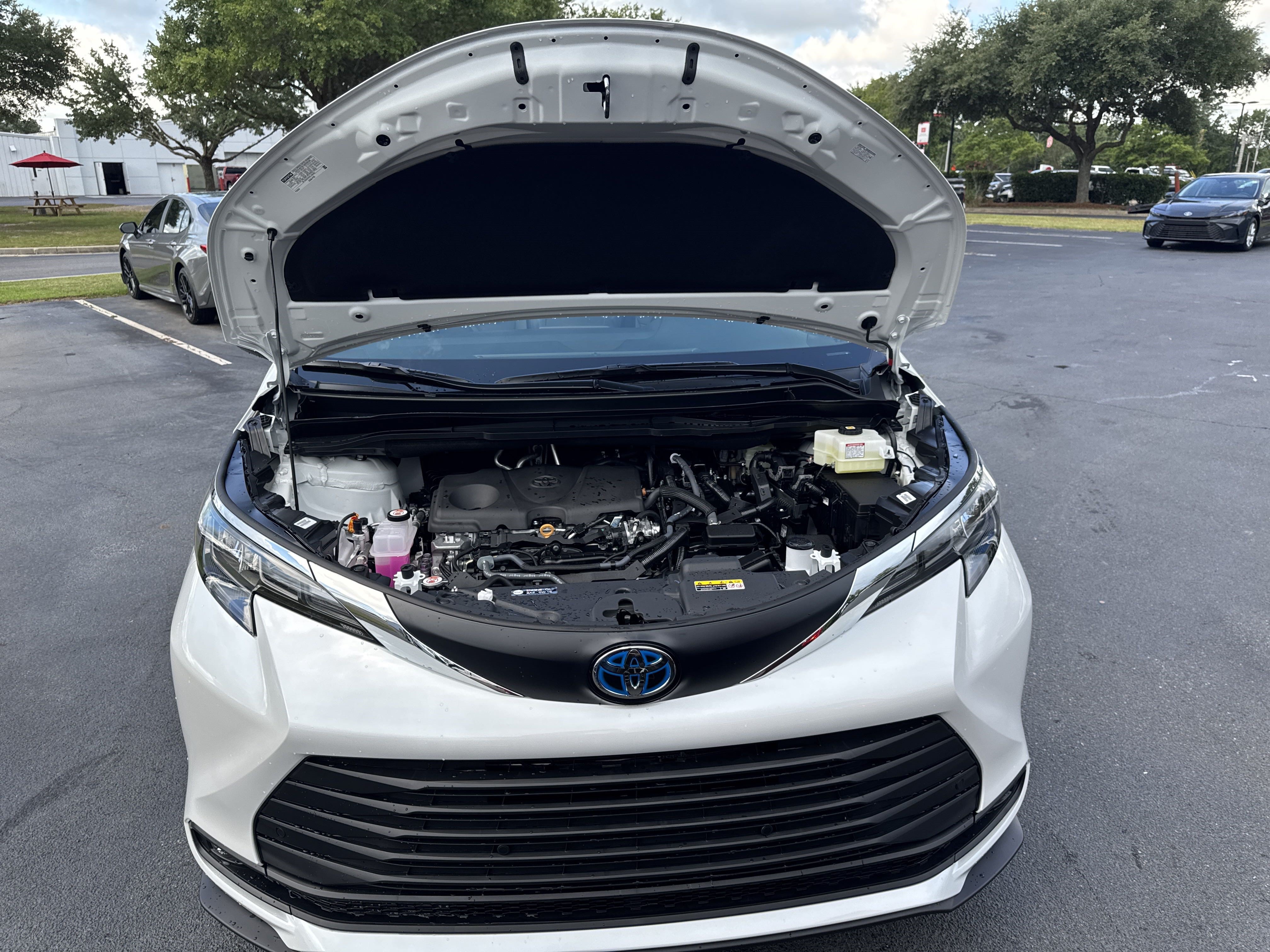 New 2025 Toyota Sienna XLE FWD image 40
