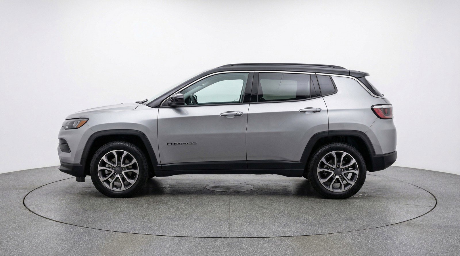 Used 2025 Jeep Compass Trailhawk image 5