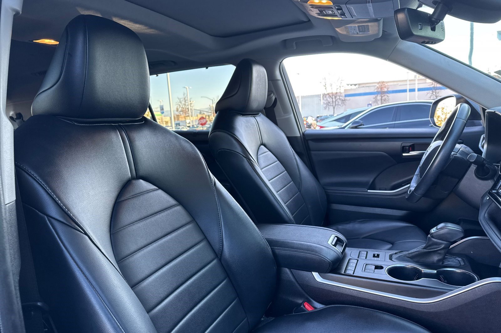 Used 2022 Toyota Highlander XLE image 31