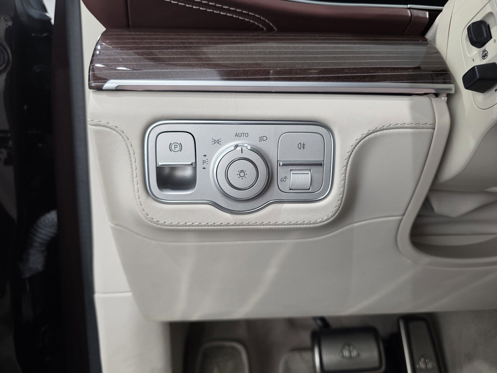 Used 2023 Mercedes-Benz Maybach GLS 600 4MATIC image 21