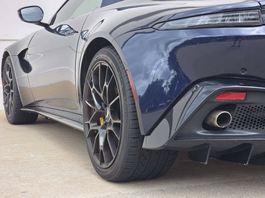 Used 2021 Aston Martin V8 Vantage Roadster RWD image 28