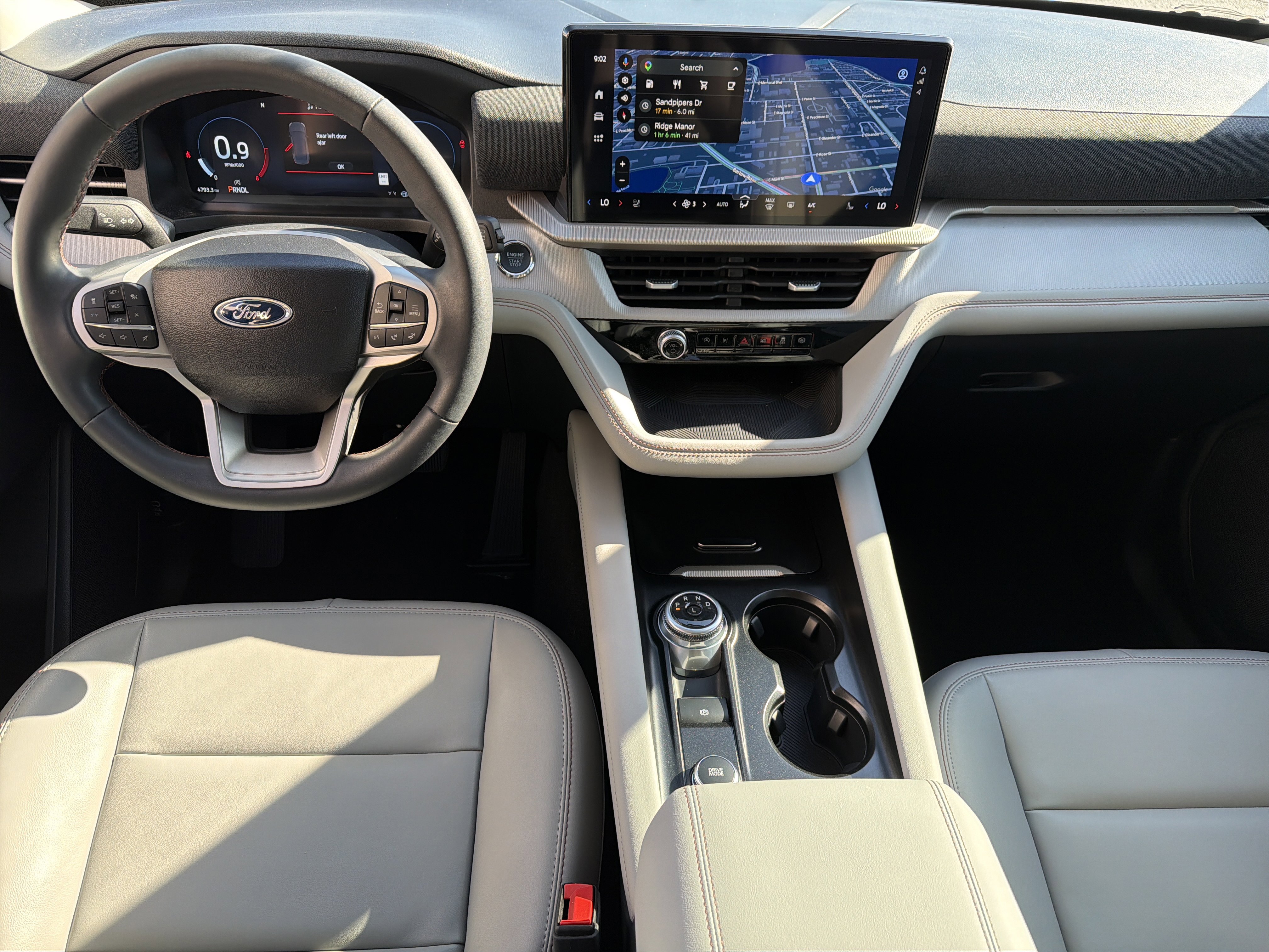 Used 2025 Ford Explorer Active w/ Active Comfort Package RWD image 18