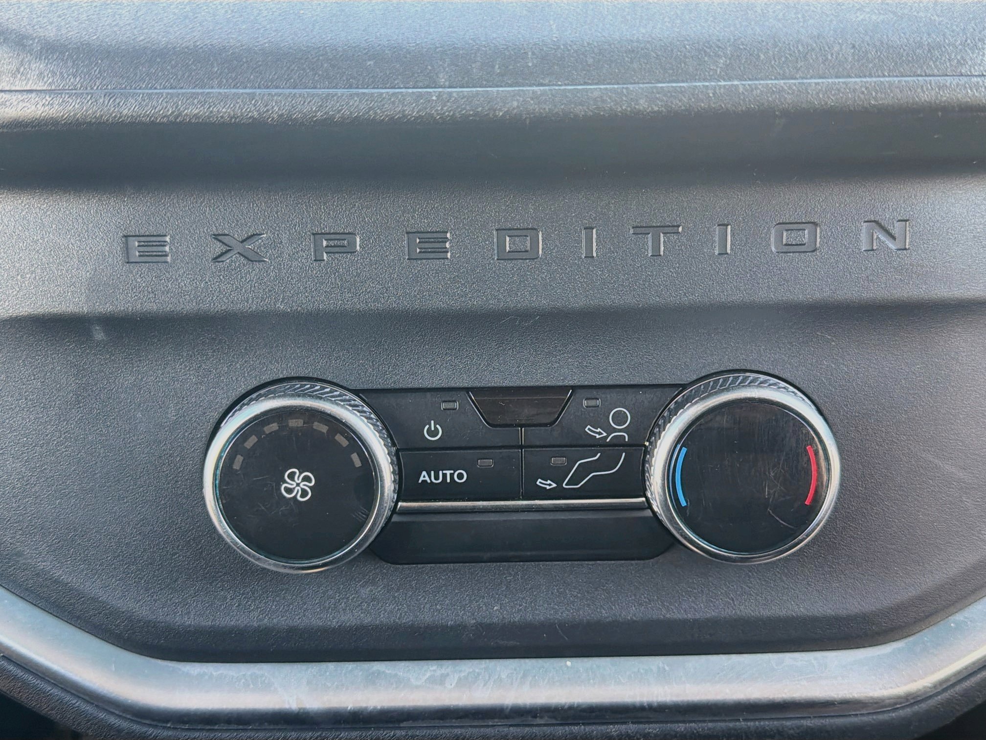 Used 2025 Ford Expedition Active AWD/4WD image 29