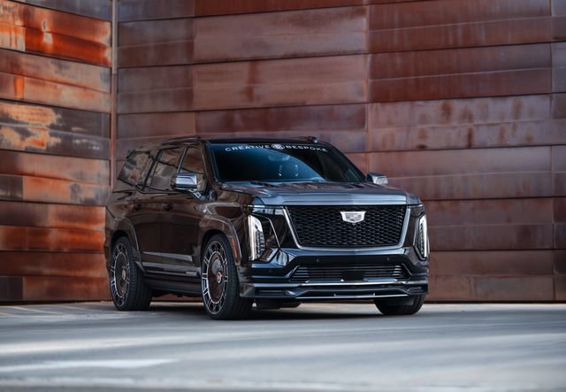 Used 2026 Cadillac Escalade Platinum Sport w/ LPO, ONYX Package AWD/4WD image 3