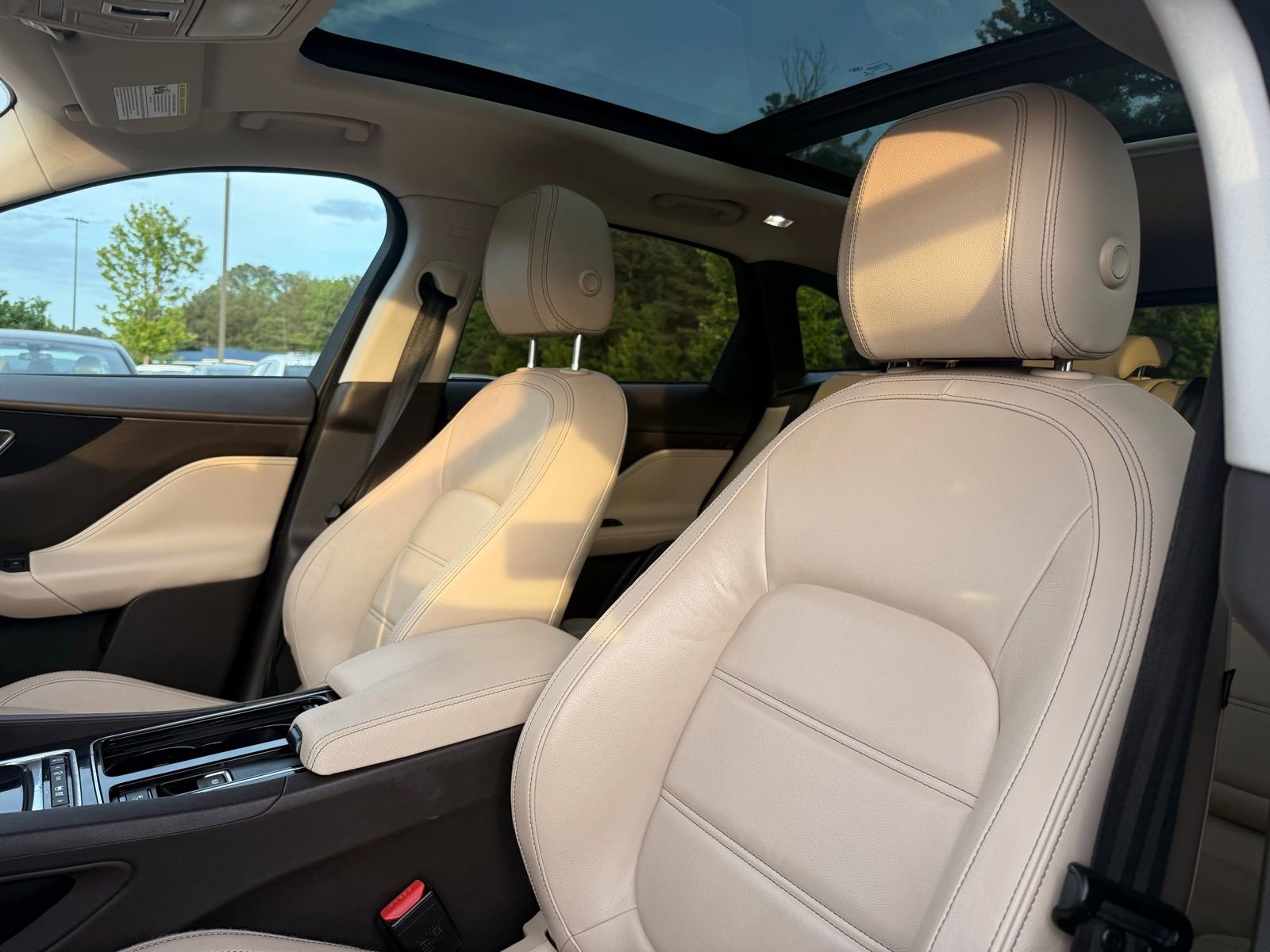 Used 2018 Jaguar F-PACE Prestige AWD/4WD image 16