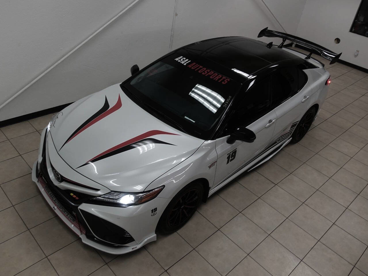 Used 2019 Toyota Camry XSE image 36