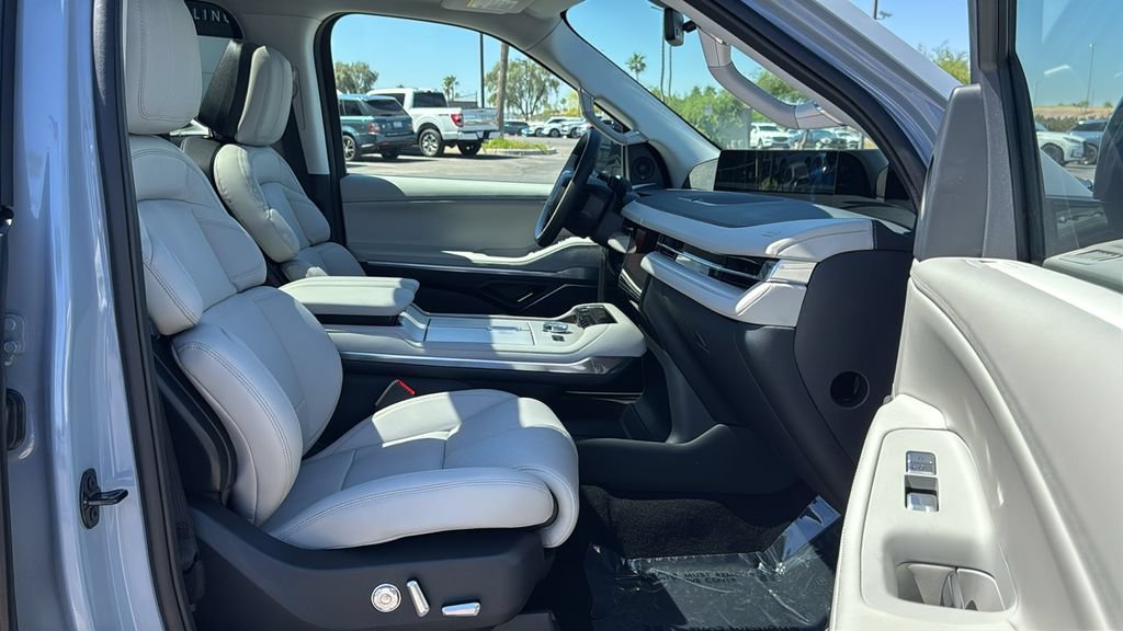 New 2026 Lincoln Navigator Reserve w/ Jet Appearance Package AWD/4WD image 21