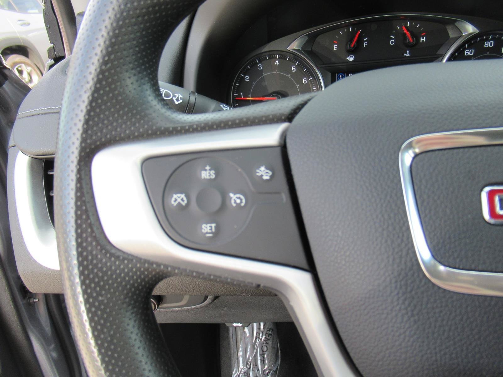 Used 2024 GMC Terrain SLE w/ Driver Convenience Package FWD image 25
