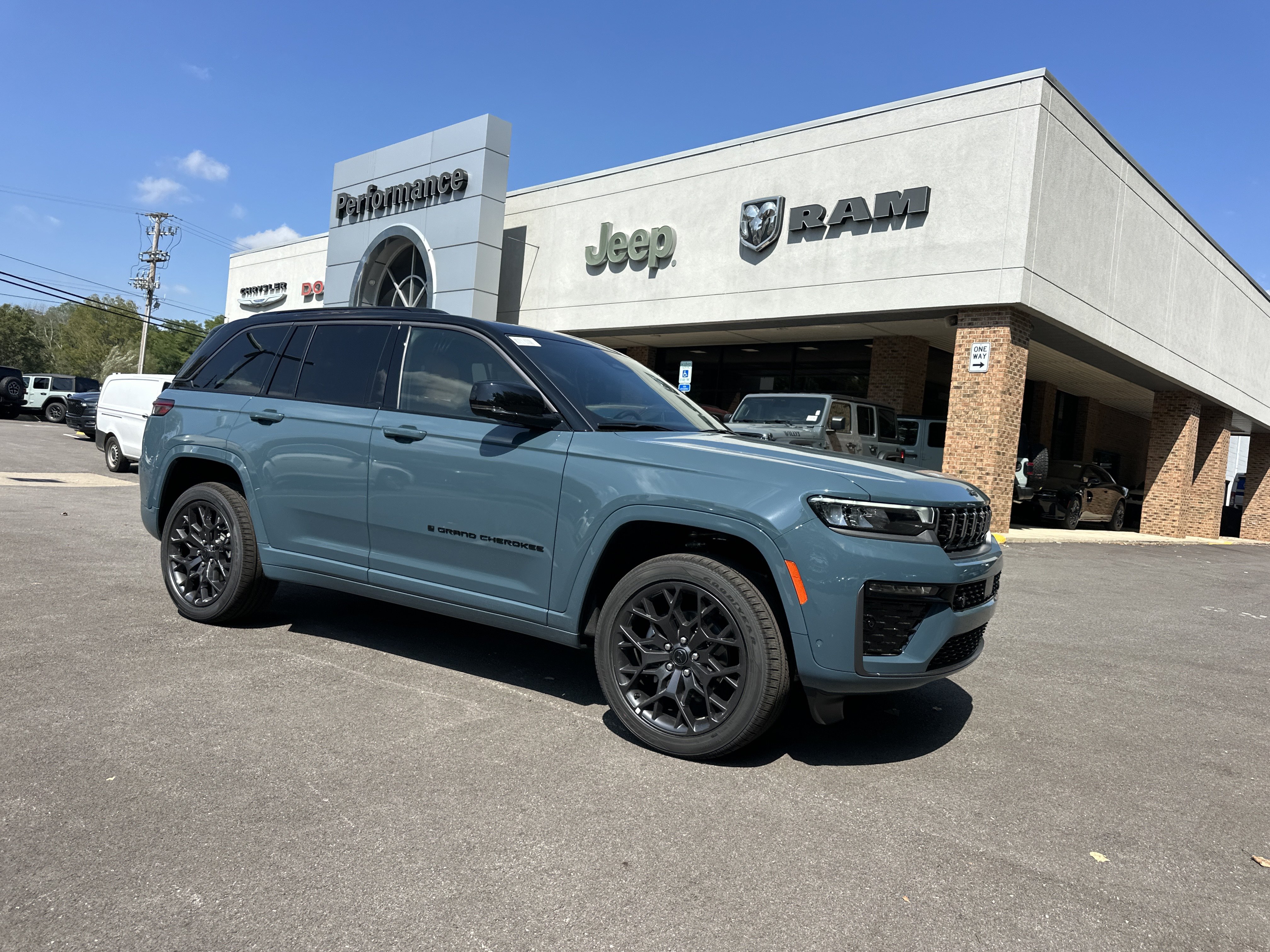 New 2027 Jeep Grand Cherokee Summit w/ Adv Protech Group IV AWD/4WD image 23