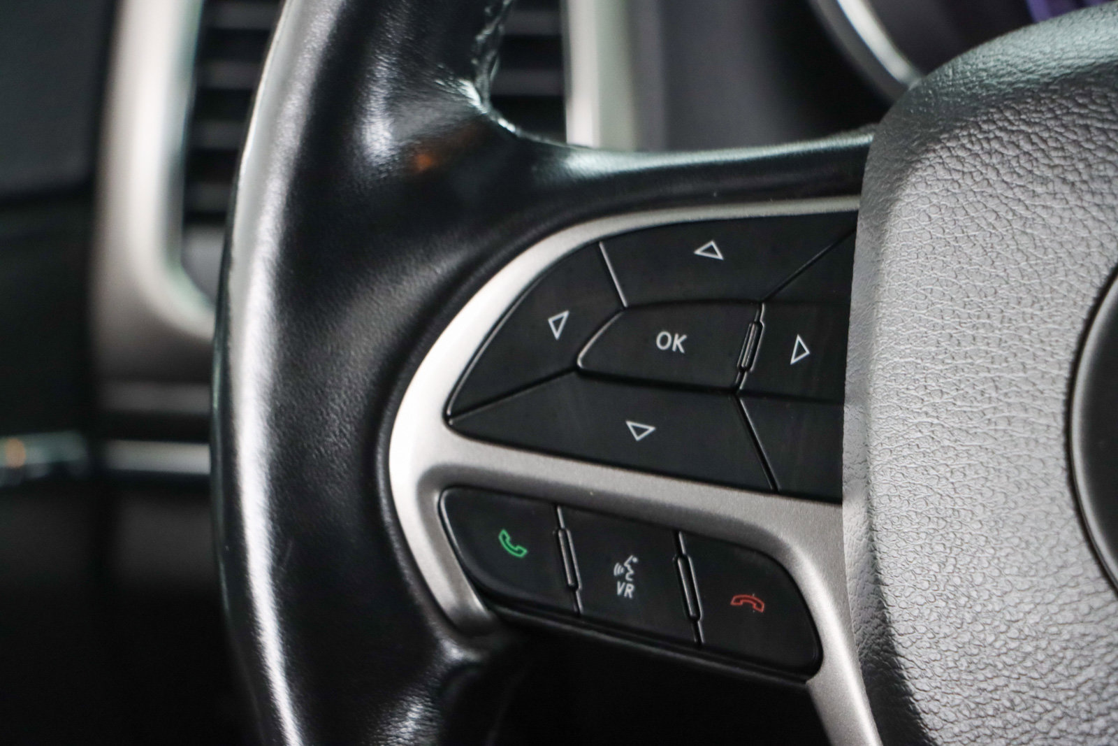 Used 2022 Jeep Grand Cherokee Limited image 13