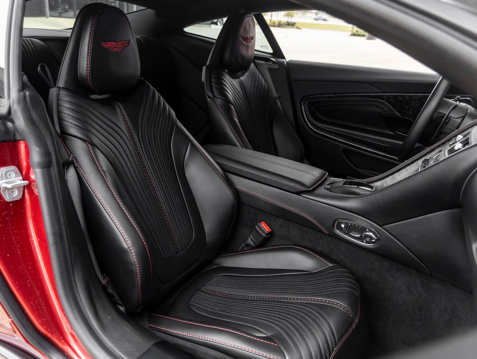 Used 2017 Aston Martin DB11 V12 RWD image 38
