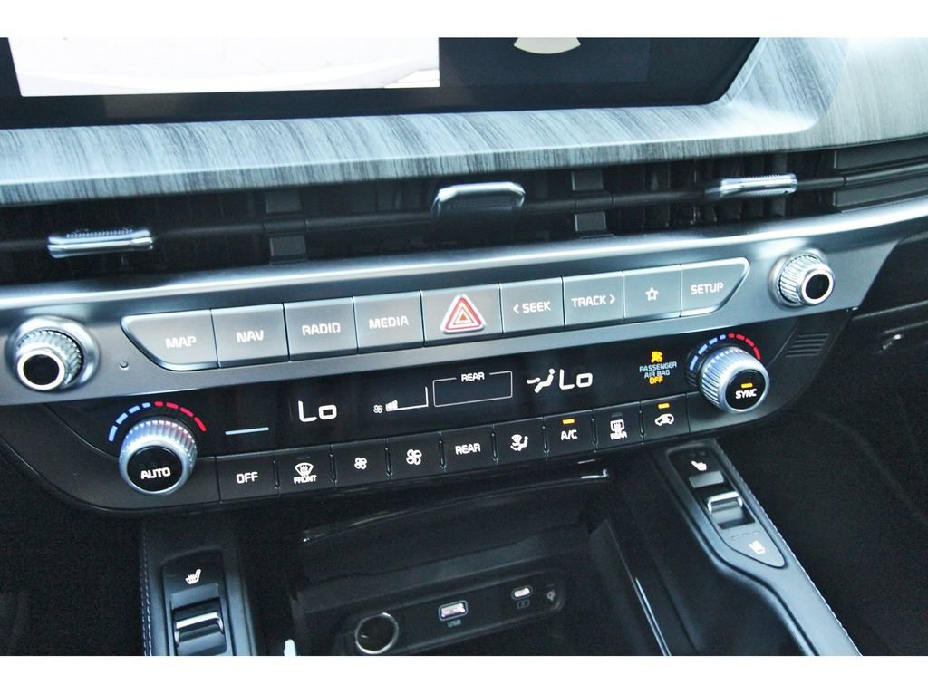Used 2025 Kia Telluride EX w/ EX Captain's Chair Package FWD image 19