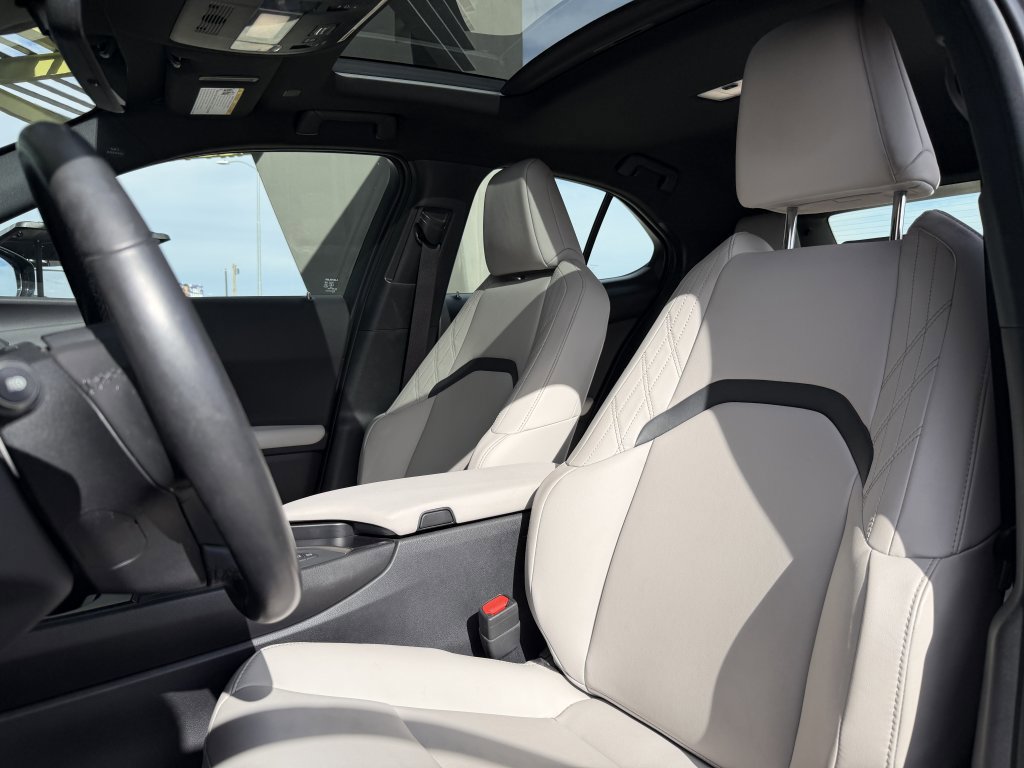 Used 2024 Lexus UX 250h FWD image 31