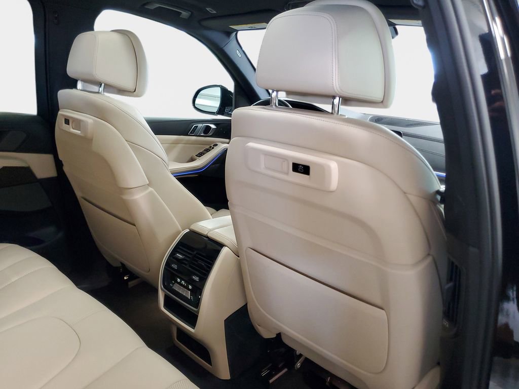 Used 2021 BMW X5 M50i image 31